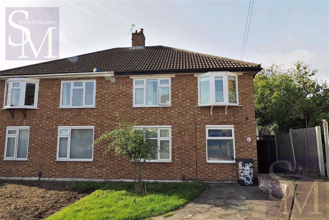 Barncroft Close, Loughton, Essex Spencer Munson Property Services