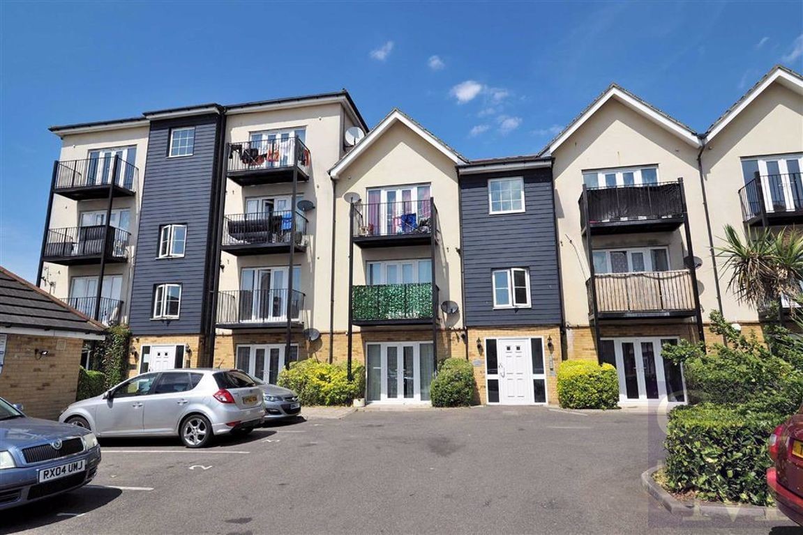 Blackthorn Road, Ilford Spencer Munson Property Services