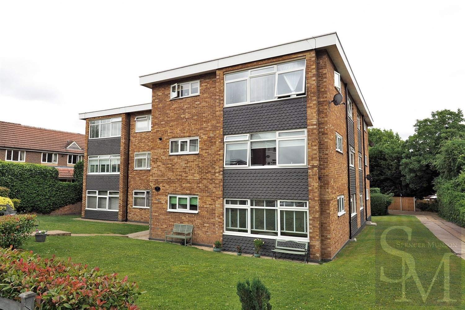 Cedar Close, Buckhurst Hill IG9 Spencer Munson Property Services