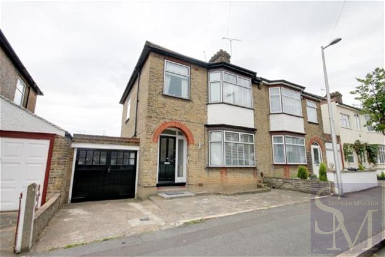 Essex Road, South Woodford E18 Spencer Munson Property Services