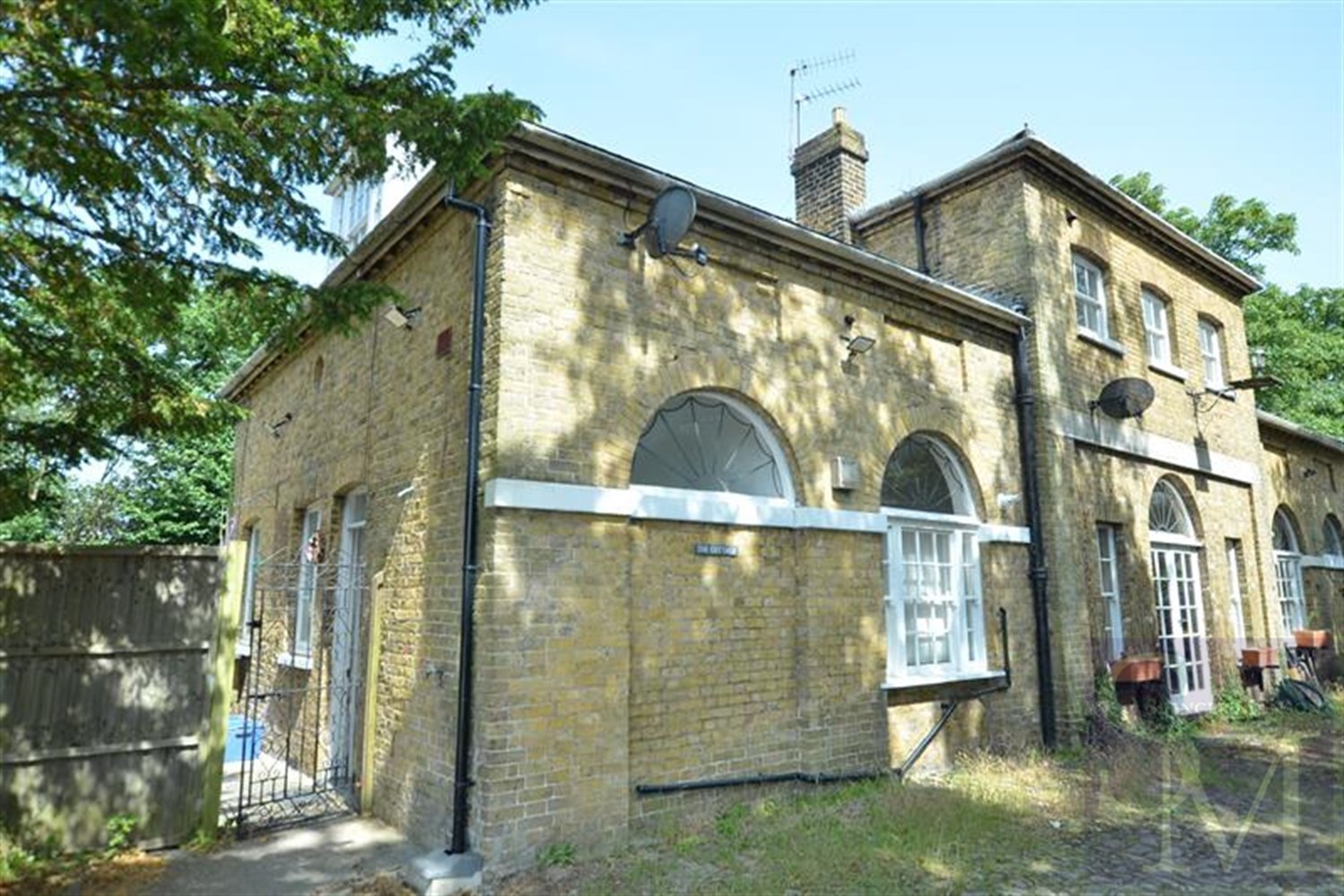 Forest House Cottage, Chigwell IG7 Spencer Munson Property Services