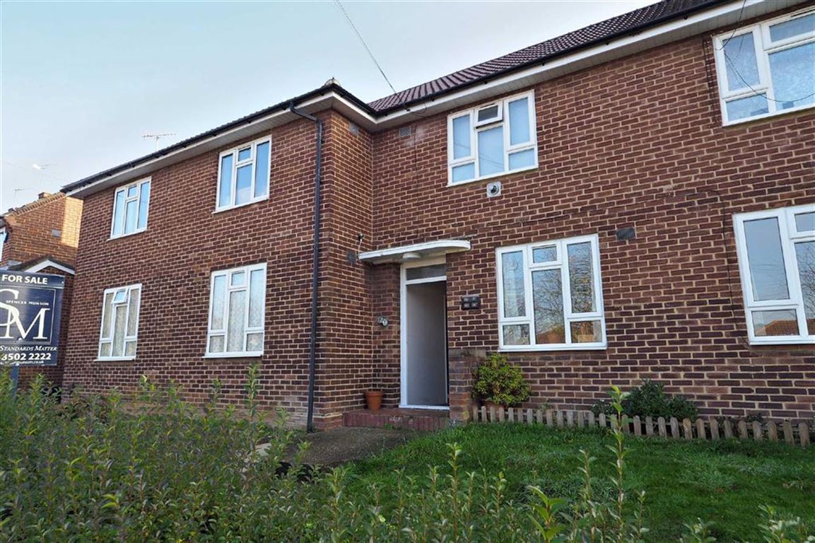 Goldingham Avenue, Loughton, Essex Spencer Munson Property Services