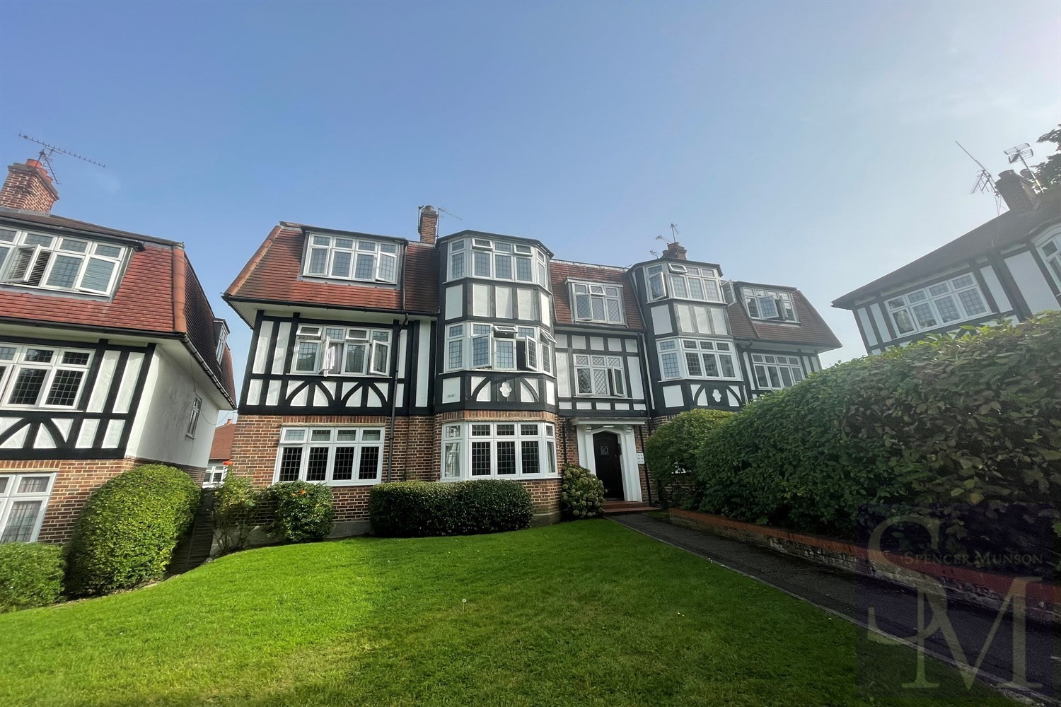 Grange Court, Loughton Essex, IG10 Spencer Munson Property Services