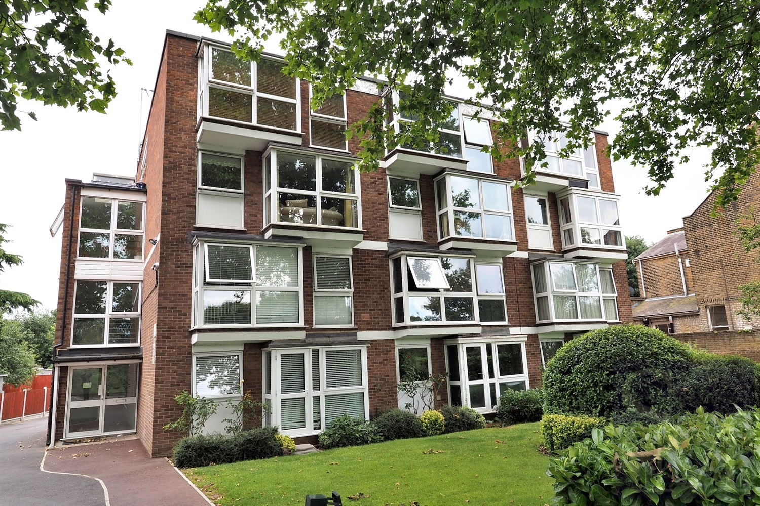 Heath Court, Hollybush Hill, Wanstead E11 Spencer Munson Property