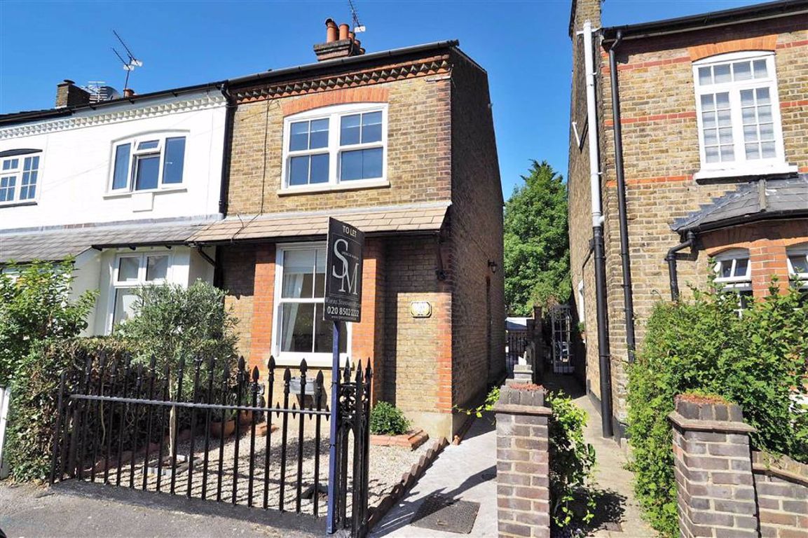 Meadow Road, Loughton, Essex Spencer Munson Property Services