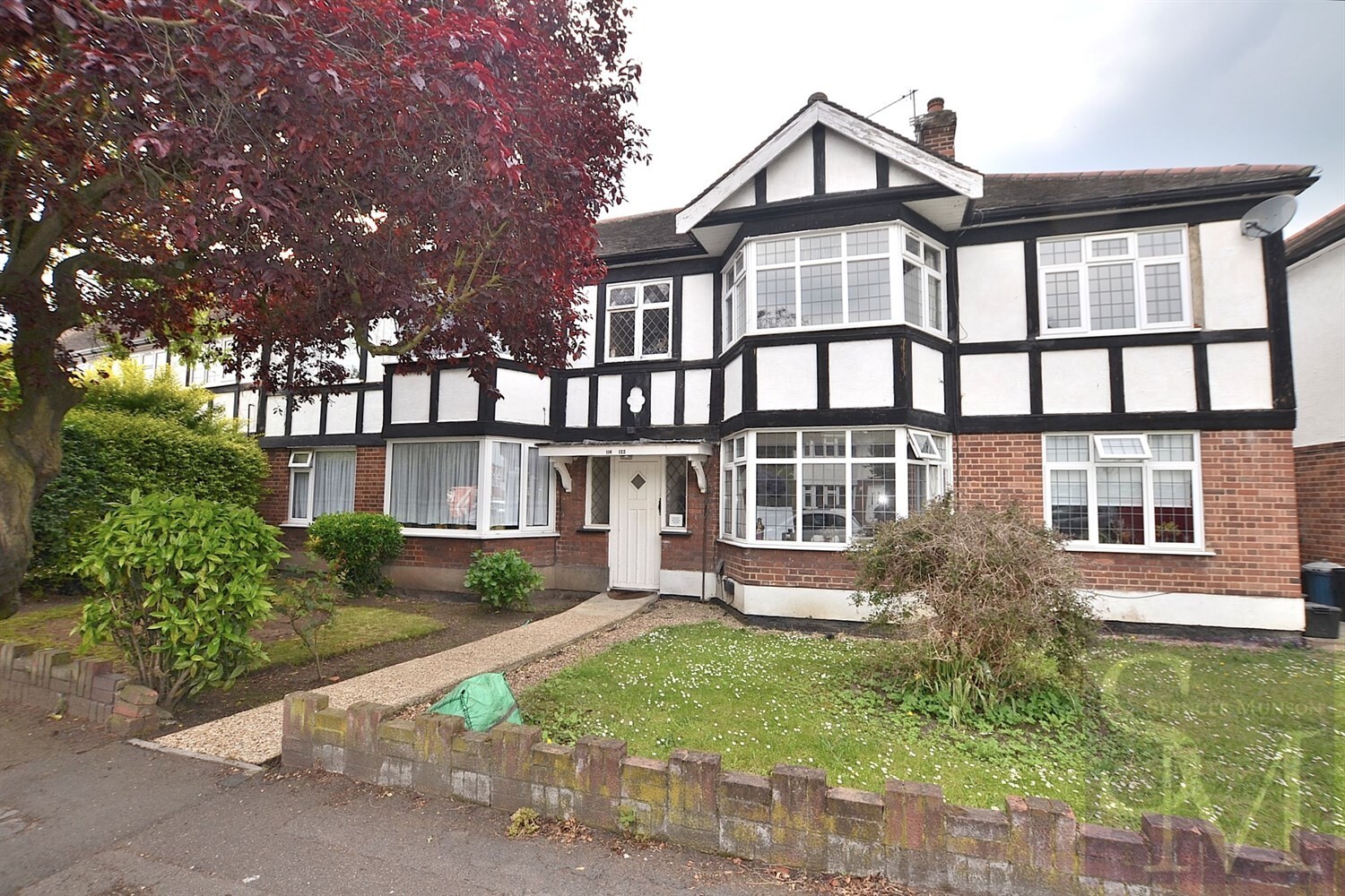 Onslow Gardens, South Woodford E18 Spencer Munson Property Services