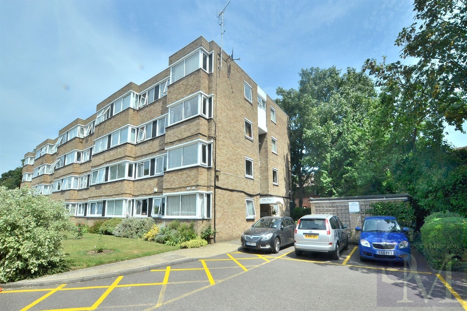 Queenswood Gardens, Wanstead E11 Spencer Munson Property Services