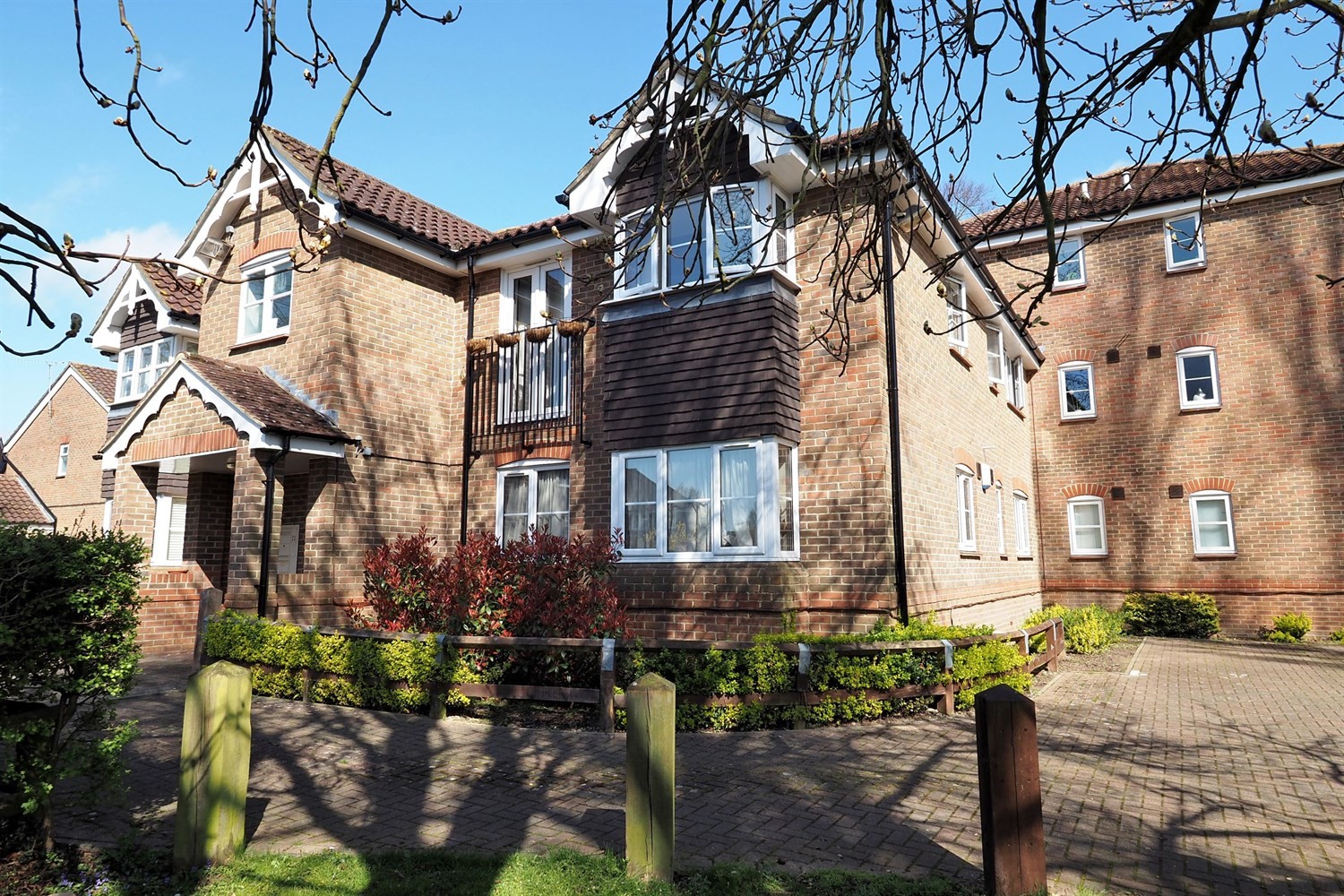 Schoolhouse Gardens, Loughton IG10 Spencer Munson Property Services