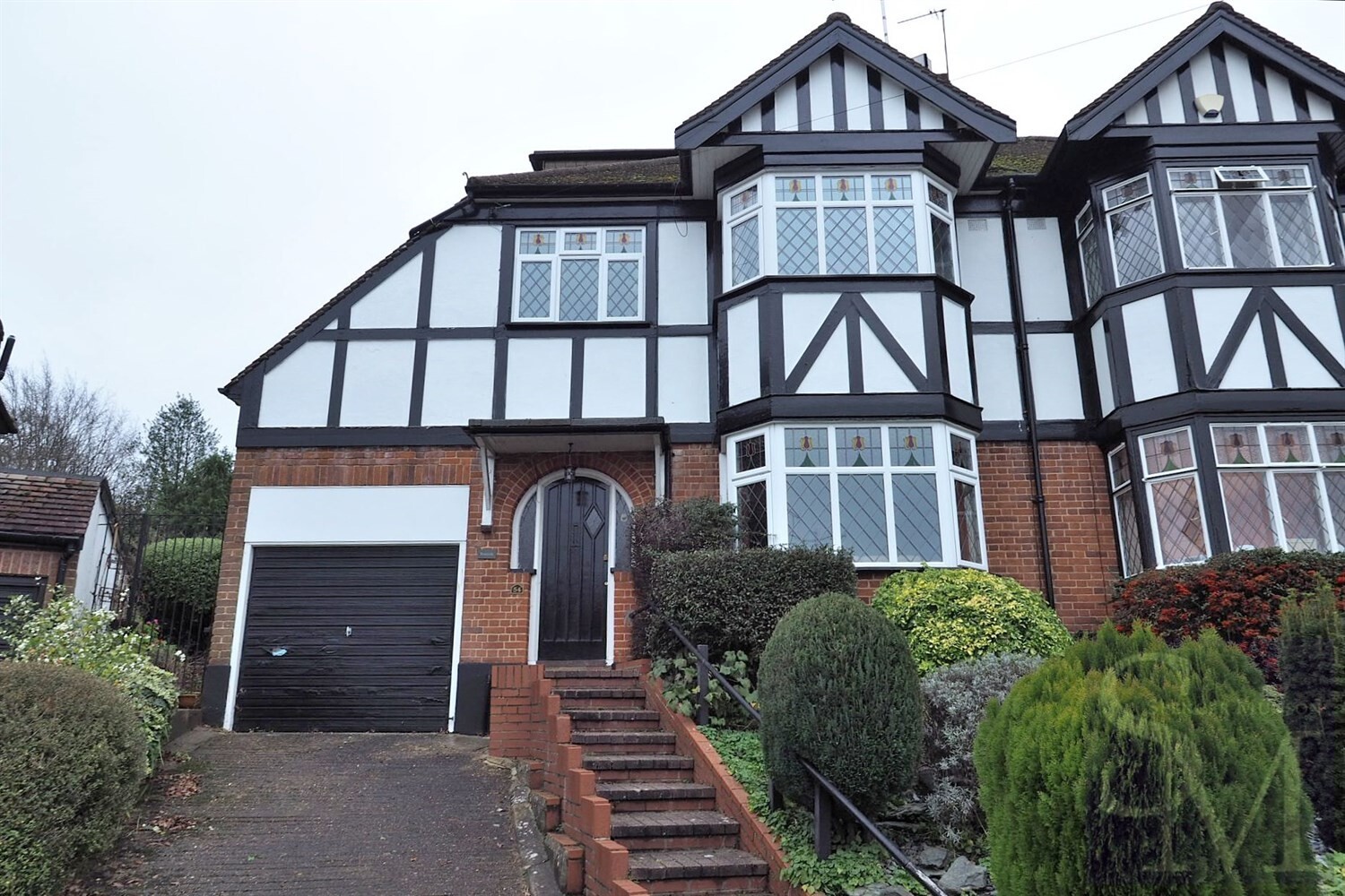 Sedley Rise, Loughton IG10 Spencer Munson Property Services