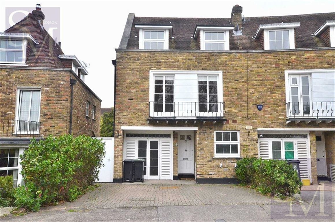 Theydon Grove, Epping, Essex Spencer Munson Property Services