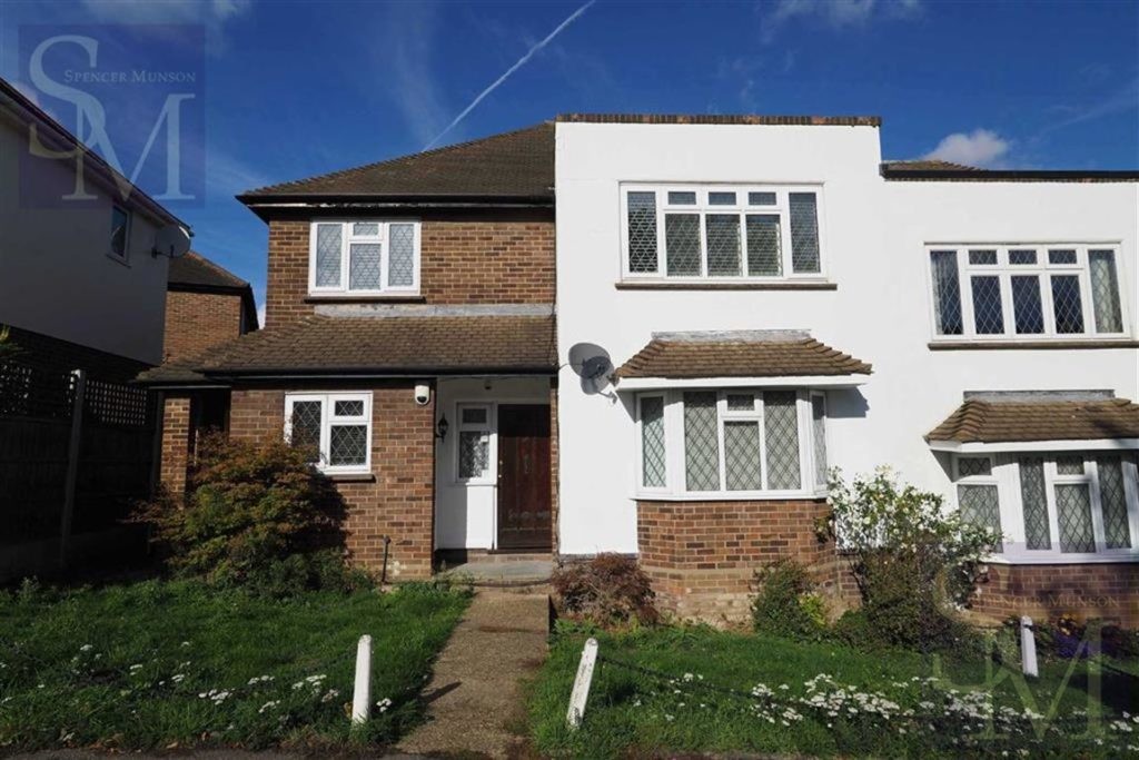 Warren Court, Chigwell, Essex Spencer Munson Property Services