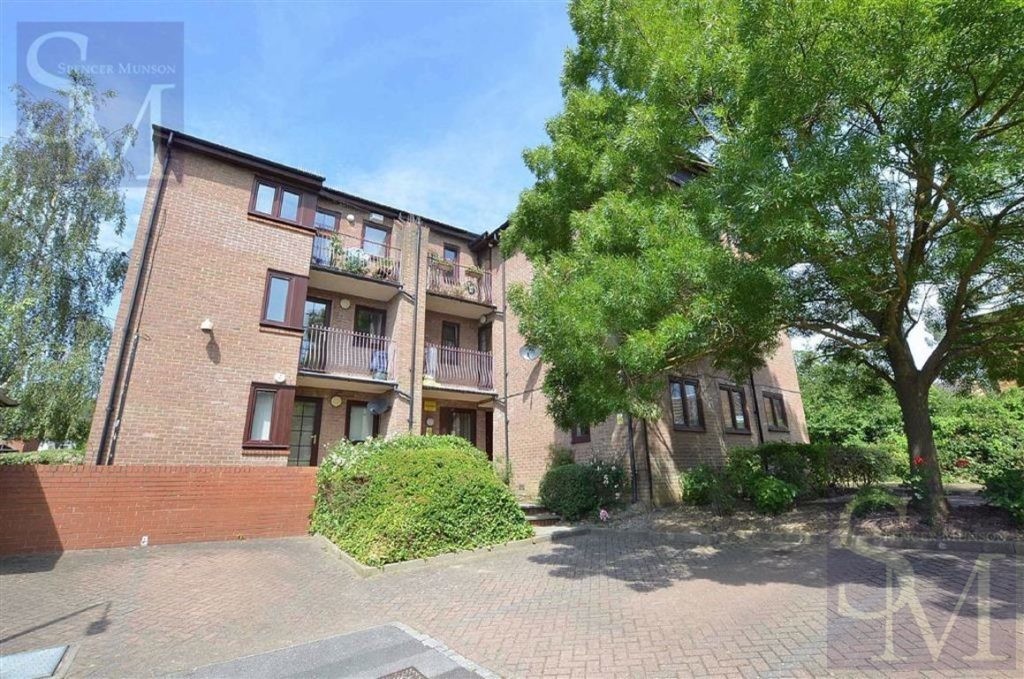 Cedar Close, Buckhurst Hill, Essex Spencer Munson Property Services