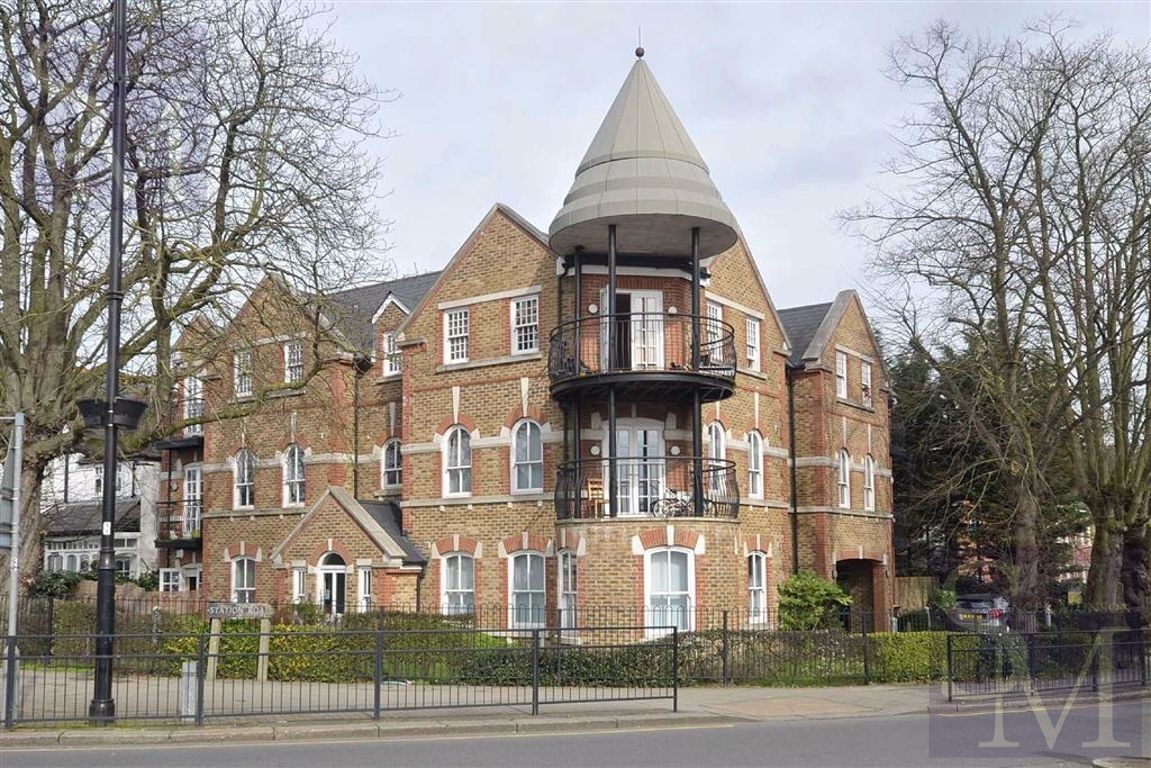 Hetton House, Loughton, Essex Spencer Munson Property Services