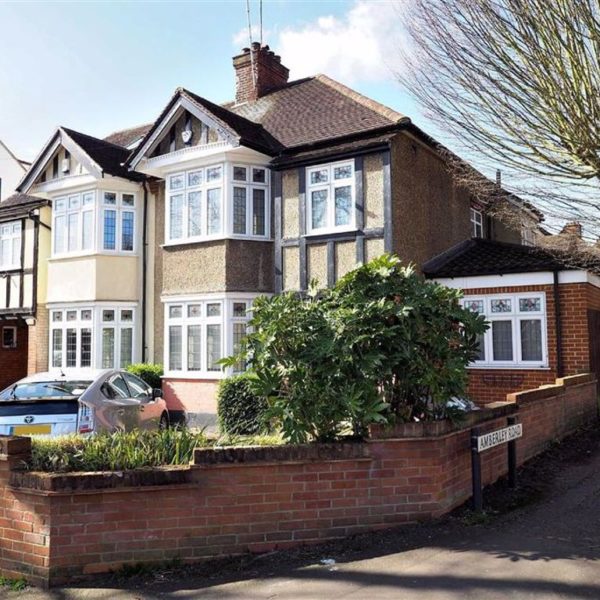 Roebuck Lane, Buckhurst Hill Spencer Munson Property Services