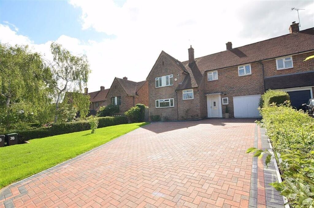 Wellfields, Loughton, Essex Spencer Munson Property Services