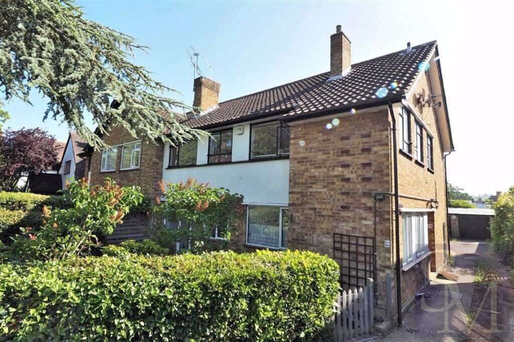 Connaught Avenue, Loughton, Essex Spencer Munson Property Services