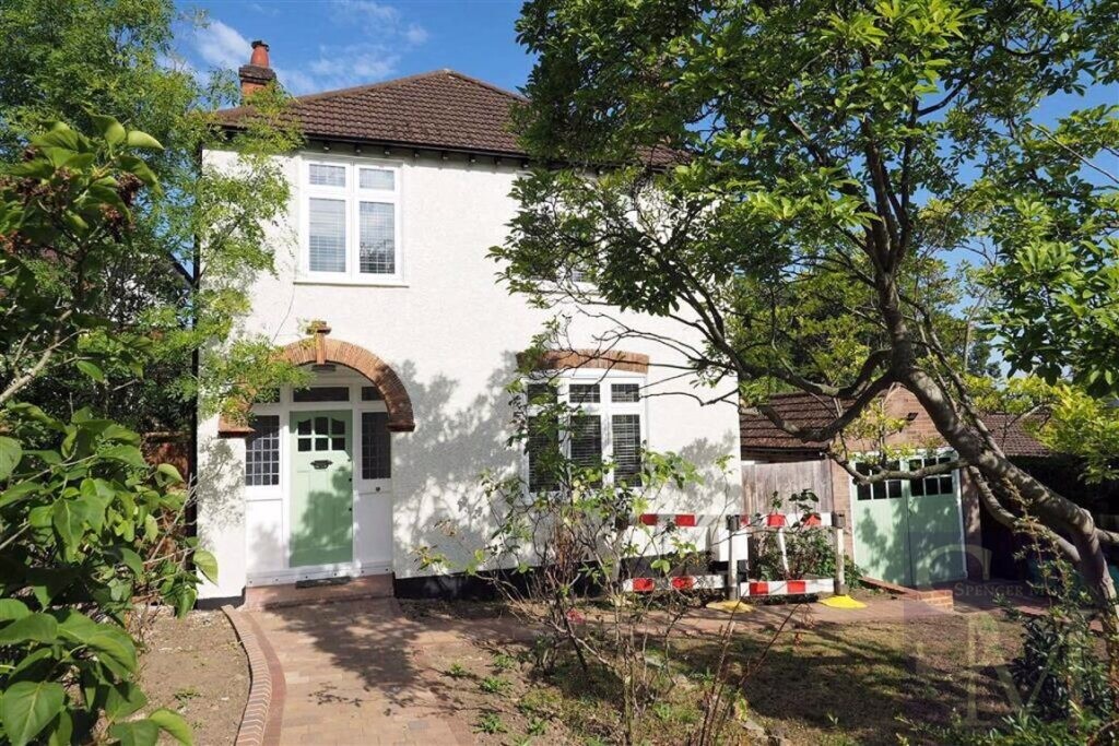 Monkhams Avenue, Woodford Green, Essex Spencer Munson Property Services