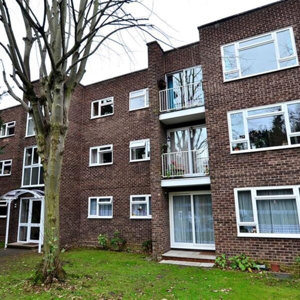 Malcolm Way, Snaresbrook, London E11 Spencer Munson Property Services