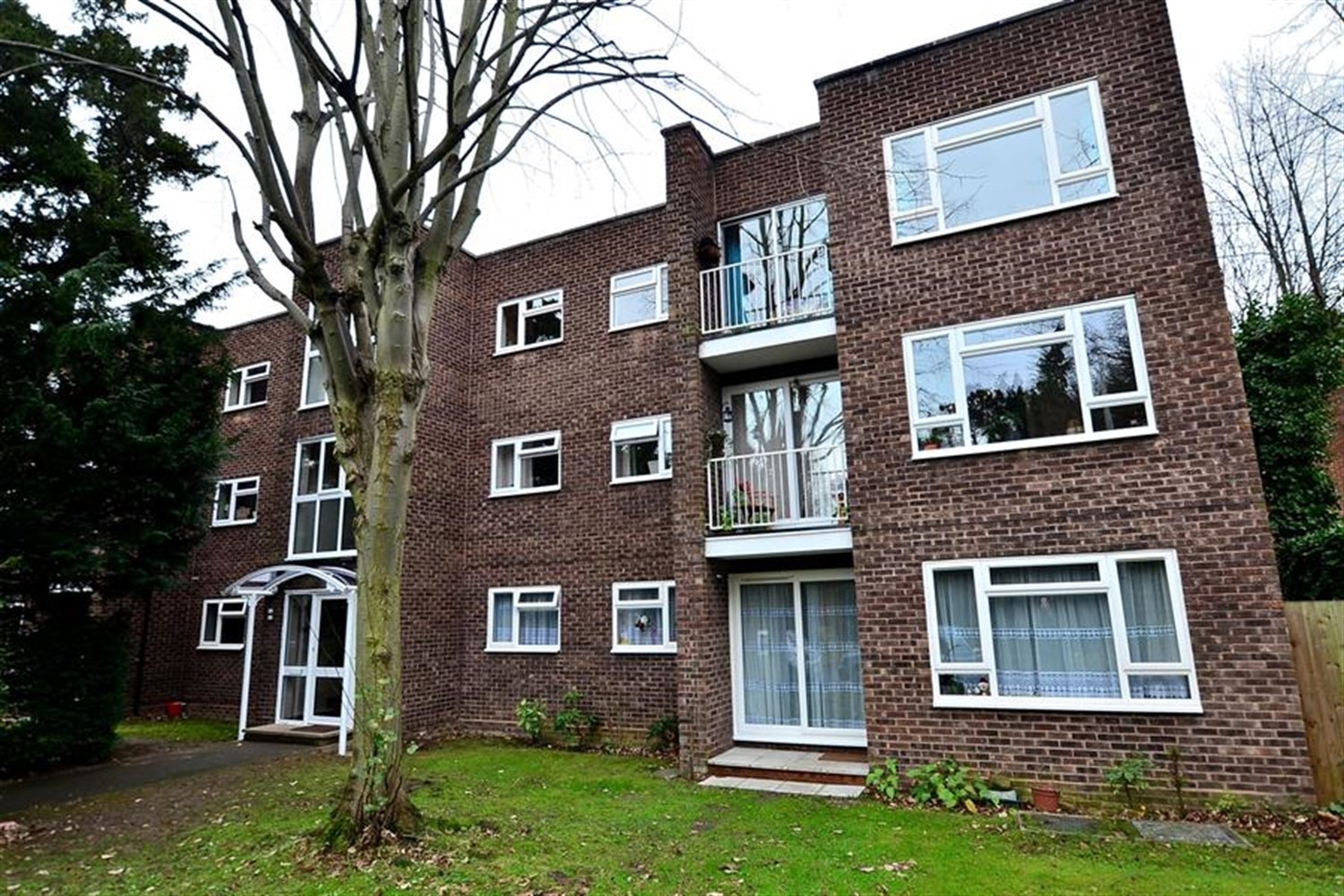 Malcolm Way, Snaresbrook, London E11 Spencer Munson Property Services