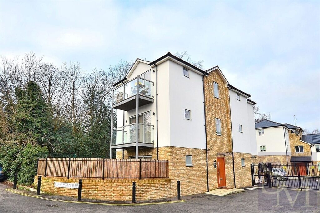 Grove Road , South Woodford, E18 Spencer Munson Property Services