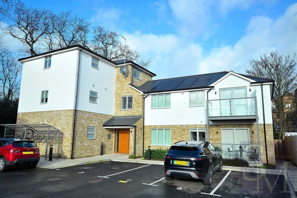 Grove Road, South Woodford E18 Spencer Munson Property Services