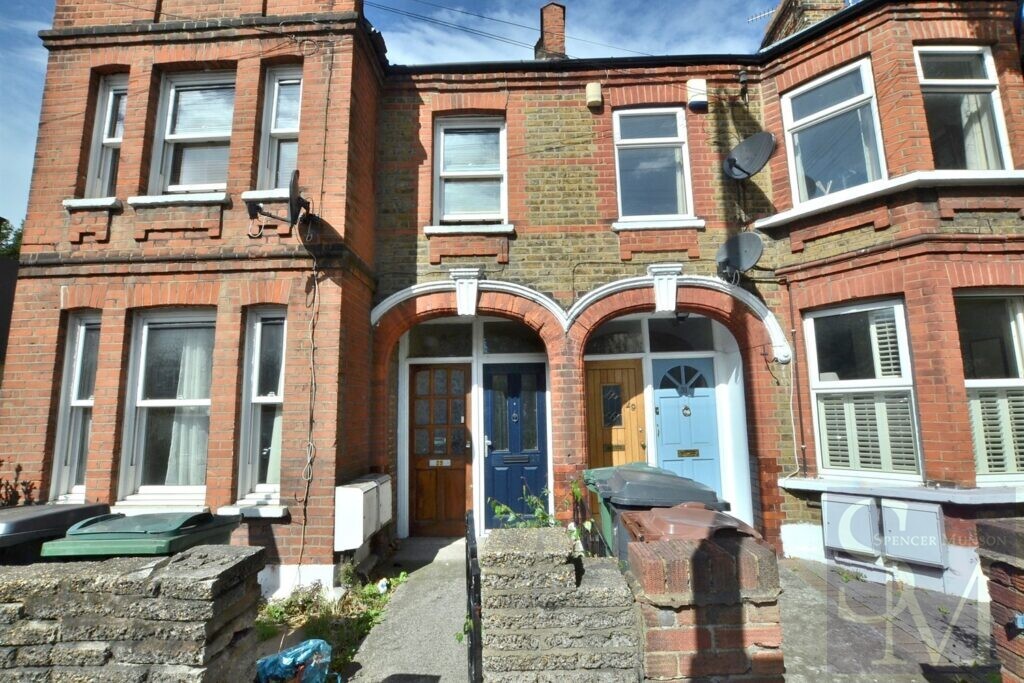 Chingford Lane, Woodford Green, IG8 Spencer Munson Property Services
