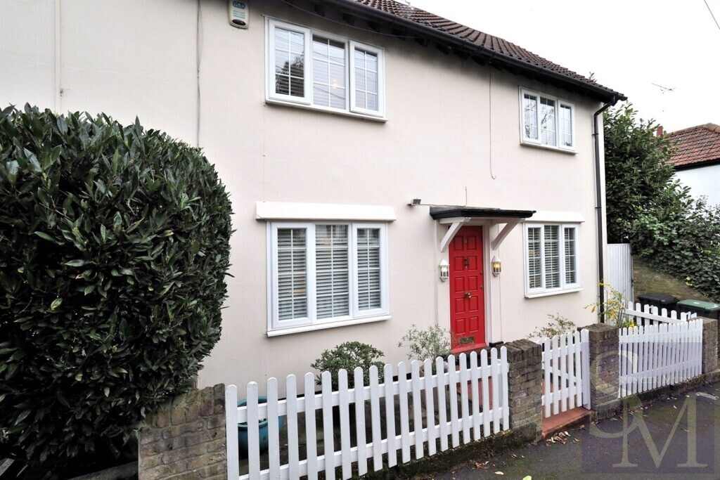 North End, Buckhurst Hill IG9 Spencer Munson Property Services