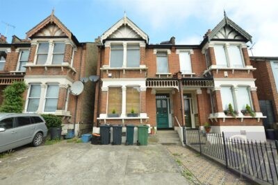Chigwell Road, South Woodford, E18