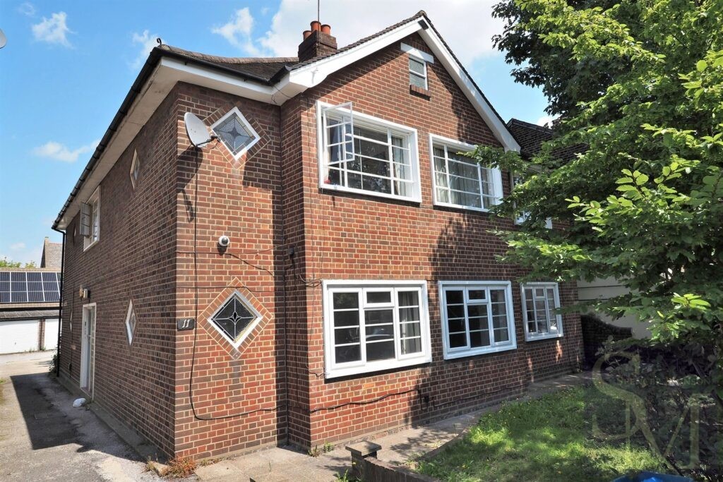 Chelmsford Road, South Woodford E18 Spencer Munson Property Services