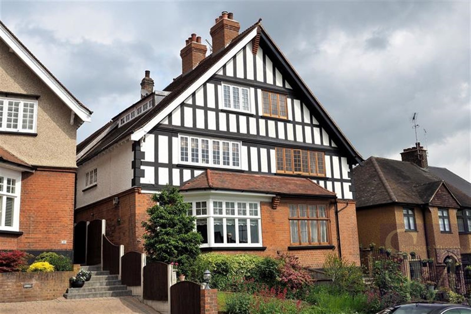 Russell Road, Buckhurst Hill IG9 Spencer Munson Property Services