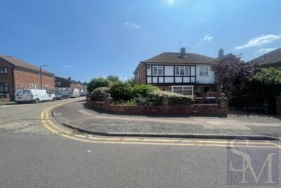 Heathcote Grove, London, E4