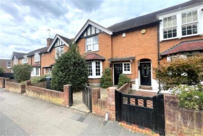 Kings Green, Loughton, IG10