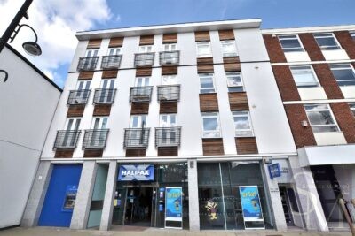 High Road, Loughton, IG10