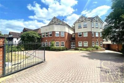 Oakleighs, Woodford Green IG8