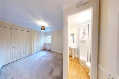 Oakleighs, Woodford Green IG8