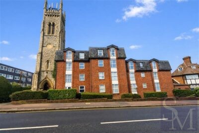 St James Gate, Buckhurst Hill, IG9