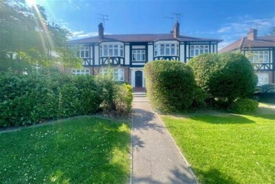 Grange Court, Loughton, IG10