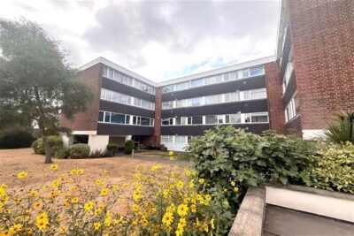 The Ridings, IG7