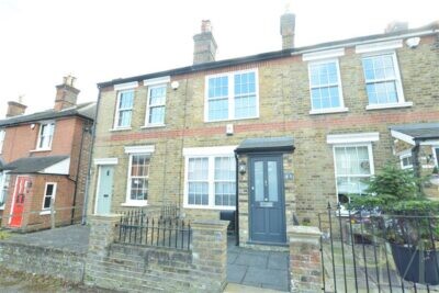 Woburn Avenue, Theydon Bois, CM16